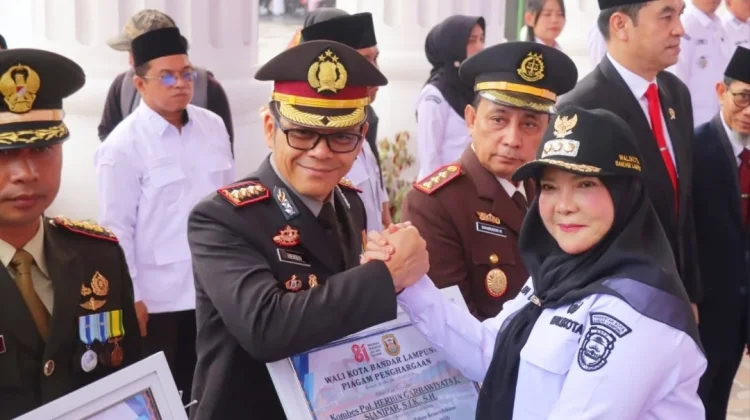 Kapolresta Bandar Lampung Terima Penghargaan dari Pemkot Momentum HUT ke-81 RI