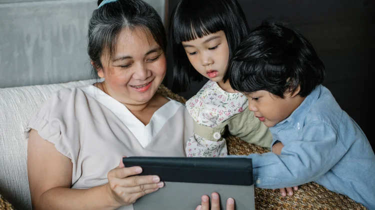 Literasi Keamanan Siber Keluarga: Orang Tua Waspadai Kejahatan Social Engineerin