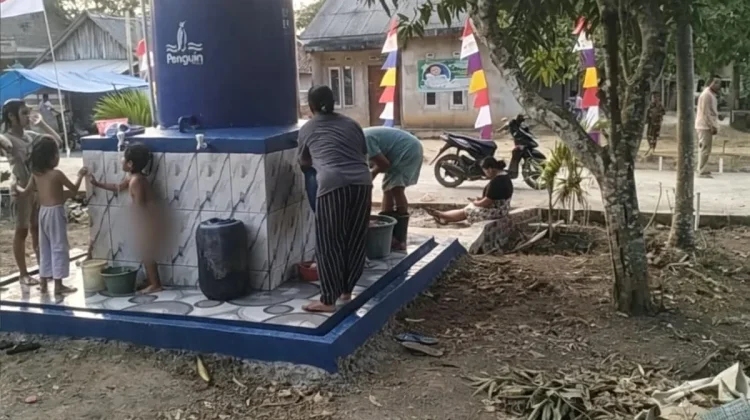 Sumur Bor Polres Mesuji Bantu Warga Labuhan Permai