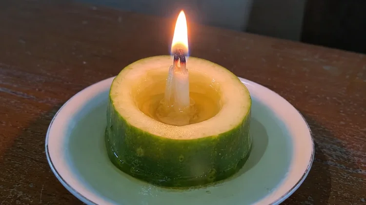 Kreatif saat Mati Lampu, Mentimun Disulap Jadi Lilin Alternatif