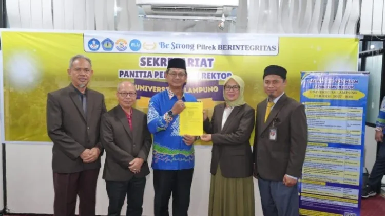 Pendaftar Ketiga Bakal Calon Rektor Unila Resmi Serahkan Berkas