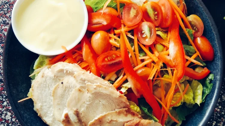 Cara Membuat Salad Sayur Simpel dan Enak di Rumah