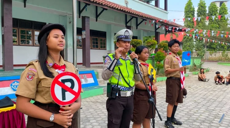 Pelajar Jadi Perhatian, Polisi Pringsewu Perkuat Edukasi Keselamatan Lalu Lintas
