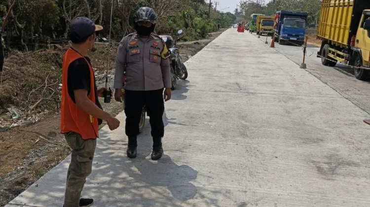 Antisipasi Pemerasan, Polsek Abung Selatan Patroli Perbaikan Jalinsum