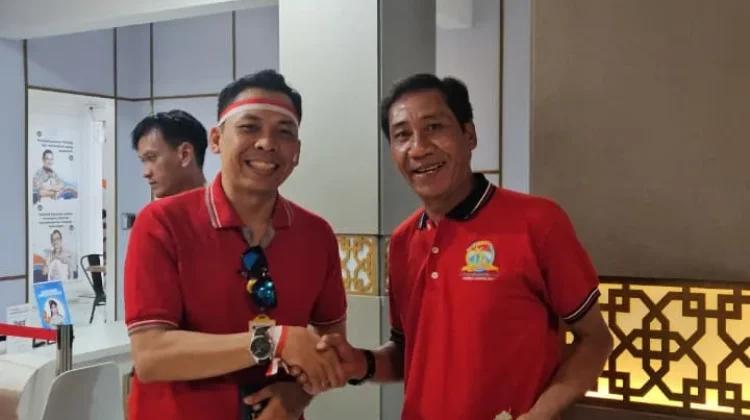 Pelayanan Nuansa Merah Putih, Kantor Pertanahan Bandar Lampung Bagikan Souvenir
