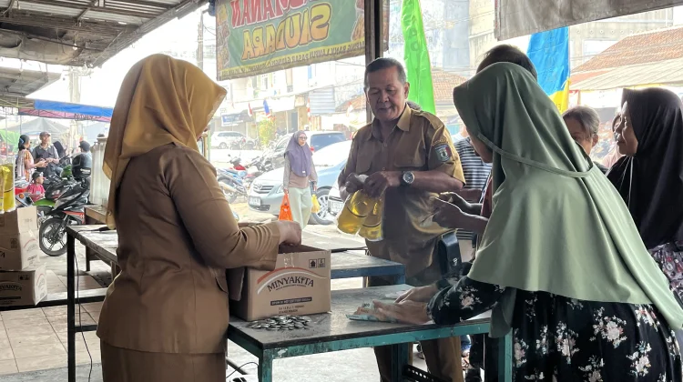 Penetrasi Pasar, Minyak Goreng Rp15.500 dan Beras Rp10.500 di Pasar Gadingrejo