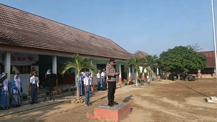 Kabag SDM Polres Mesuji Motivasi Pelajar Berprestasi
