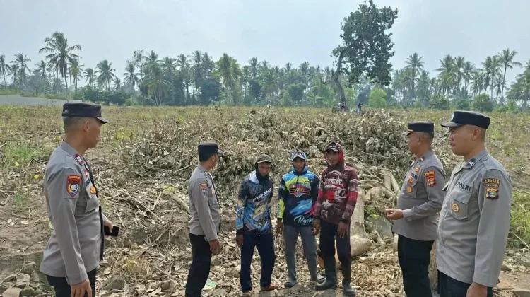 Polres Lamsel Ingatkan Warga Waspada Karhutla dan Abu Vulkanik