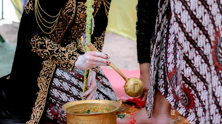 Mengenal Tradisi Panggih, Prosesi Penuh Makna dalam Pernikahan Adat Jawa