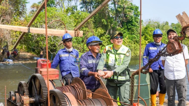 Harapan Baru untuk Bangkunat, Peletakan Batu Pertama Jembatan Way Pemerihan