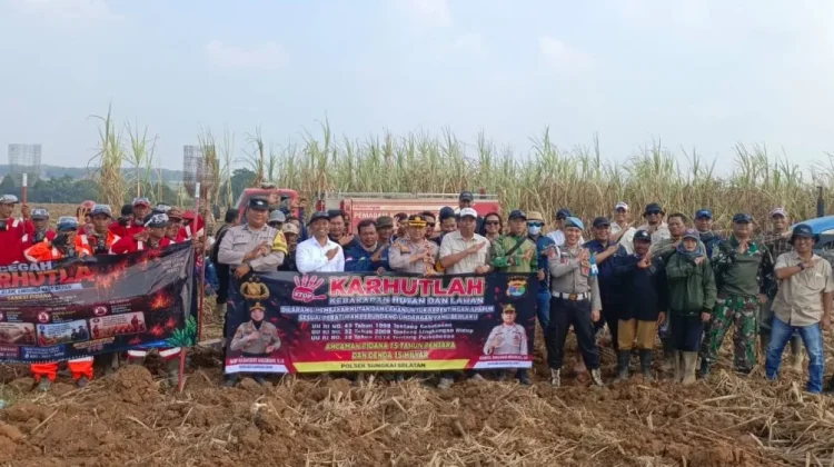 Polsek Sungkai Selatan Sosialisasi dan Simulasi Pemadaman Karhutla