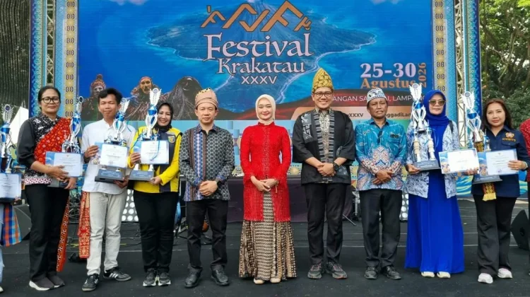 Lampung Barat Sabet Juara Kabupaten Terkreatif di Lampung Tapis Karnaval 2026