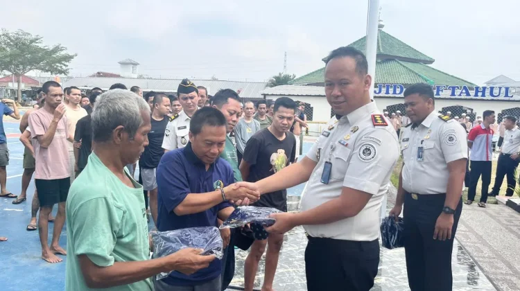 Rutan Bandar Lampung Bagikan Baju Dinas dan Perlengkapan Mandi Tahanan Baru