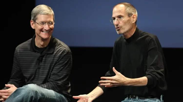 Tim Cook Bawa Apple ke Puncak Dunia