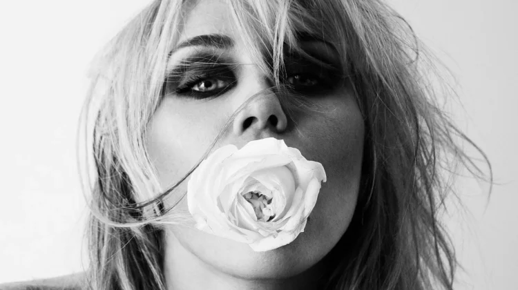 Miley Cyrus Umumkan Album ke-10 “Bass Persuades”