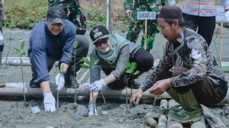 Bupati Lampung Timur Resmikan Demplot Mangrove di Muara Gading Mas
