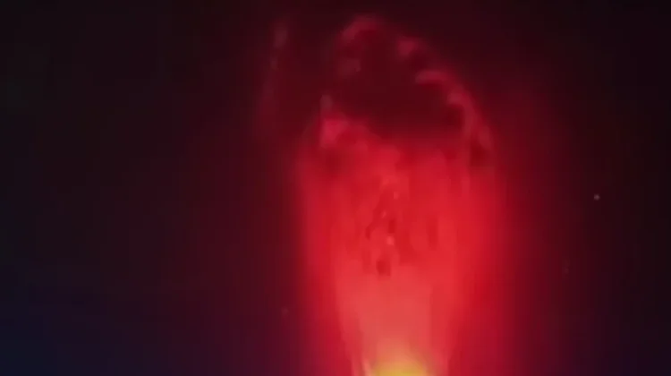 Erupsi Gunung Anak Krakatau Level III Abu Vulkanik Tersebar Ratusan Kilo Meter