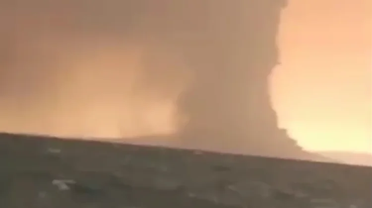 Warga Pesawaran Keluhkan Debu Erupsi Gunung Anak Krakatau
