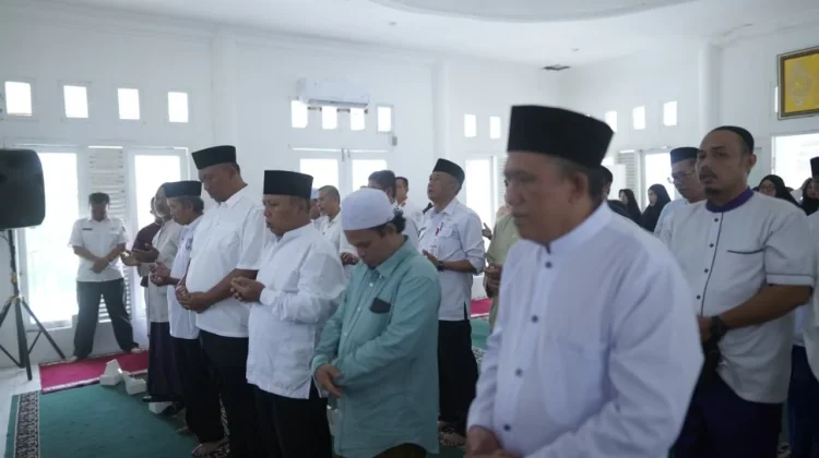 Plt Bupati Lampung Tengah Hadiri Pengajian Rutin Majelis Taklim Al-Khoiri