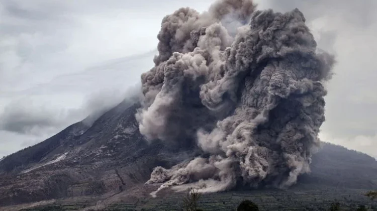 Abu Vulkanik Anak Krakatau Berbahaya bagi Kesehatan, Warga Diminta Waspada