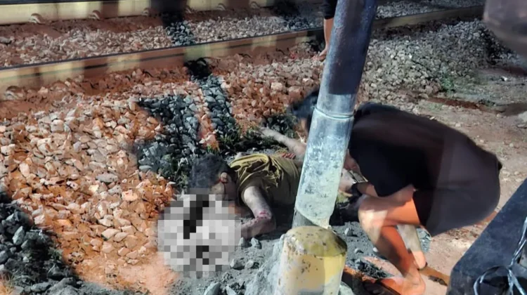 Pejalan Kaki Tertemper KA Kuala Stabas di Stasiun Labuhan Ratu