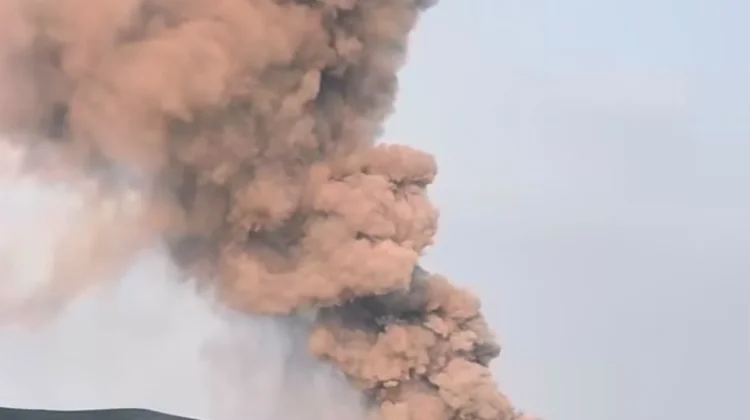 Erupsi Gunung Anak Krakatau, Partikel Abu Vulkanik Ancam Kesehatan Warga