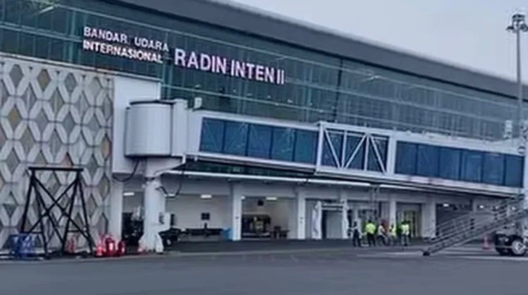 Dampak Abu Vulkanik, Puluhan Penerbangan di Bandara Radin Inten II Batal