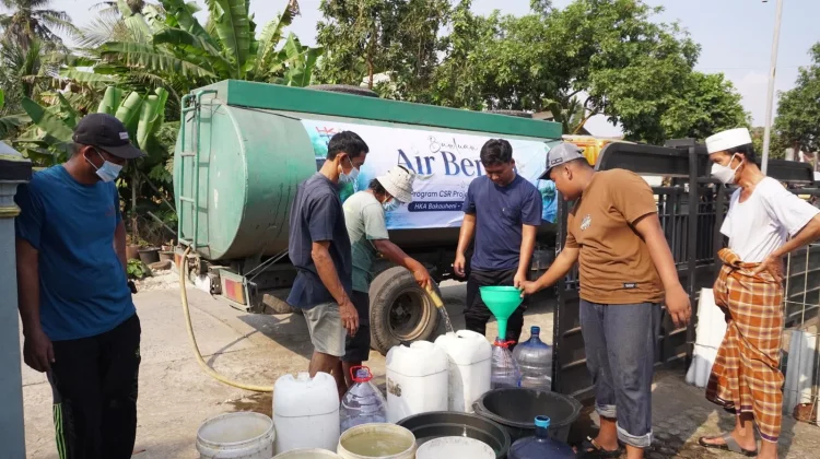 Kemarau dan Dampak Abu Vulkanik, Warga Sidodadi Dapat Bantuan Air Bersih