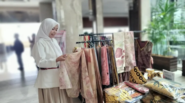 UMKM Emas Prima Indonesia lkut serta dalam Bazar Rakerwil PW Fatayat NU Lampung