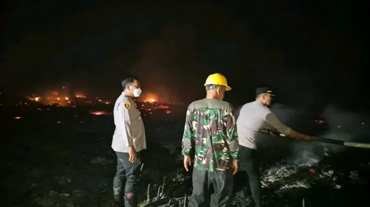 Kapolres Mesuji Pimpin Pemadaman 13 Titik Karhutla