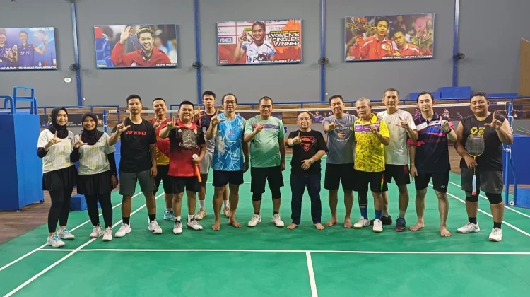 Tim bulutangkis PWI Lampung Latihan Bersama dan Uji Tanding