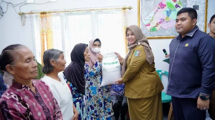 Ratusan Warga Warga Pekon Kutawaringin Pringsewu Dapat Bantuan Pangan