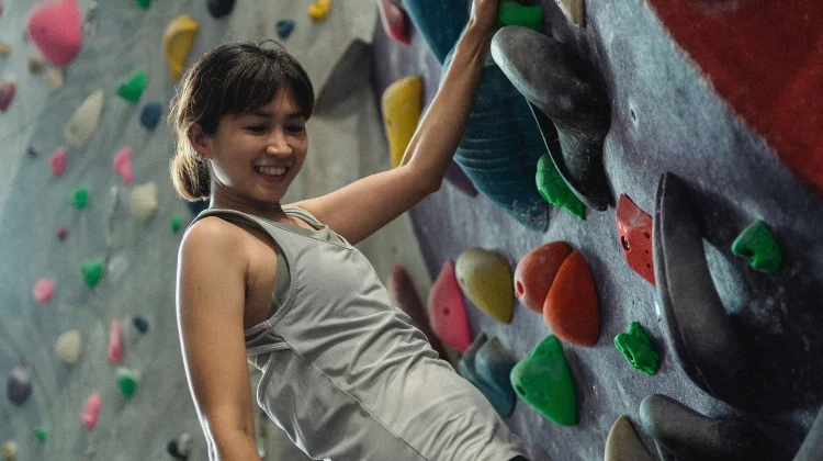 Tren Olahraga Wall Climbing: Uji Ketahanan Fisik dan Fokus di Dinding Panjat
