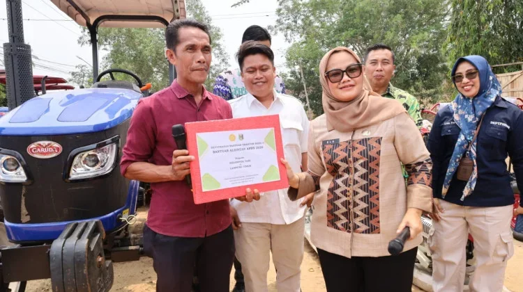 Dorong Petani Lebih Produktif dan Mandiri, Ela Salurkan Alsintan