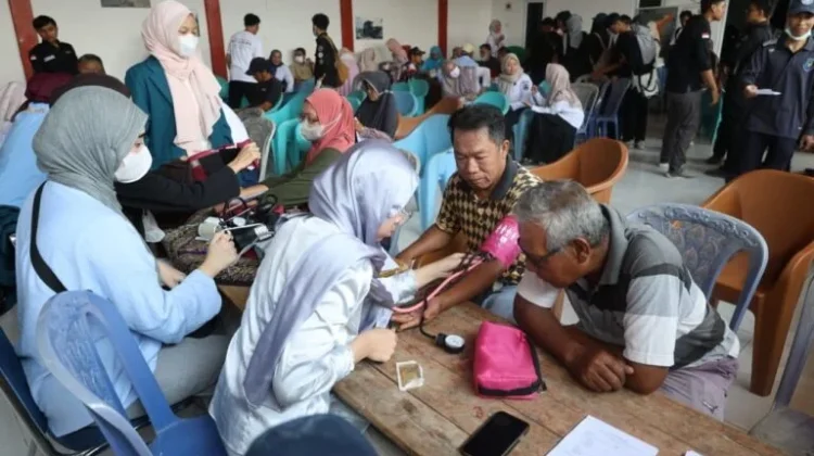 Unila Gelar Pemeriksaan Kesehatan Gratis di Pulau Pasaran