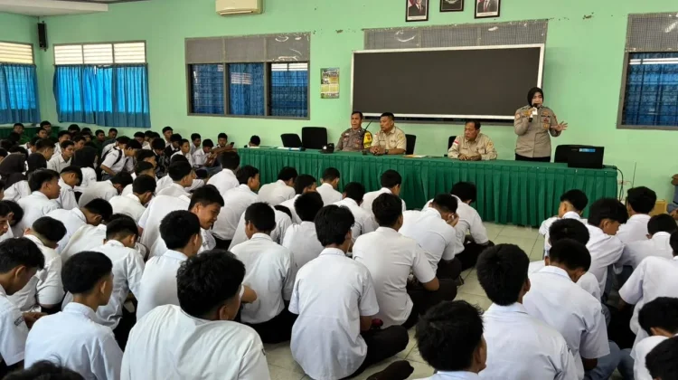 Polresta Bandar Lampung Bekali Siswa SMK 2 Mei Cegah Kenakalan Remaja