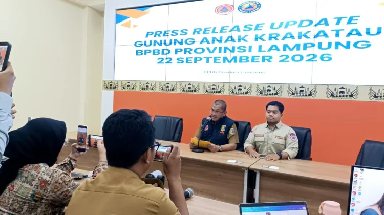 Status Gunung Anak Krakatau Turun Menjadi Waspada