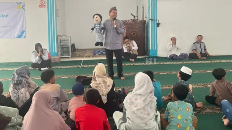 Rayakan Milad ke-20, YBM PLN Tebar Kebahagiaan melalui Dongeng Ceria dan Santunan
