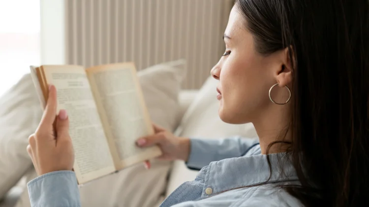 Ingin Rajin Baca Buku? Begini Cara Menang Melawan Godaan Screen Time