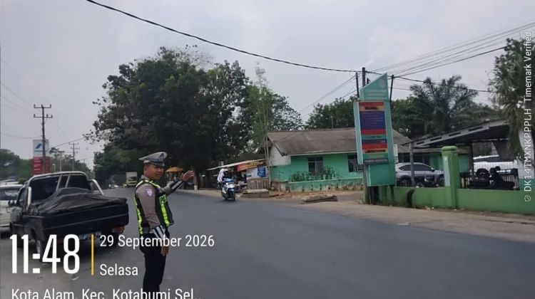 Polres Lampung Utara Tindak Lanjuti Laporan 110, Personel Atur Arus Lalu Lintas