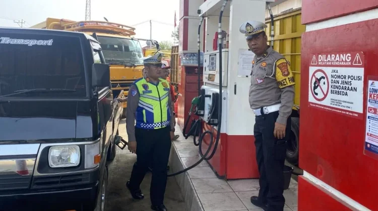 Satlantas Polres Lampung Utara Beri Imbauan Pengendara saat Antre di SPBU