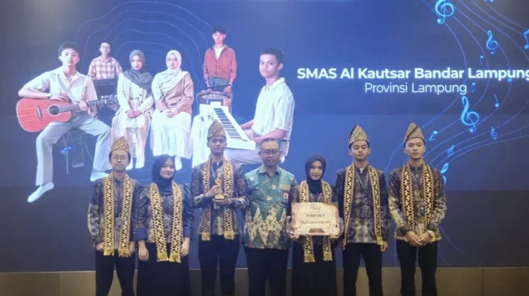 Tim Musikalisasi Puisi SMAS Al Kautsar Kembali Raih Juara I Nasional