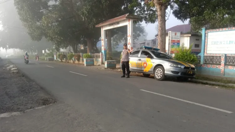 Polsek Balik Bukit Laksanakan Pengaturan Lalu Lintas Pagi