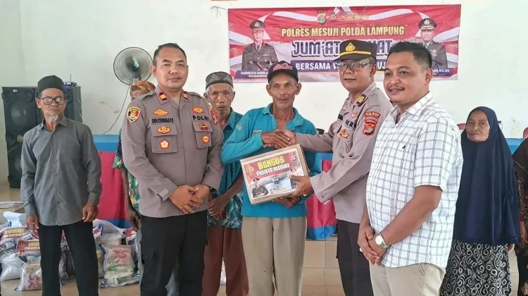 Polres Mesuji Bantu Warga Kurang Mampu Bujung Buring