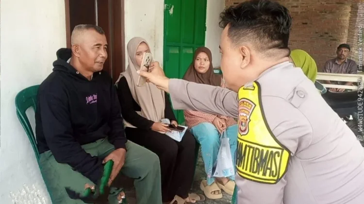 Bhabinkamtibmas Polsek Natar Bantu Pendataan Perlinsos Warga