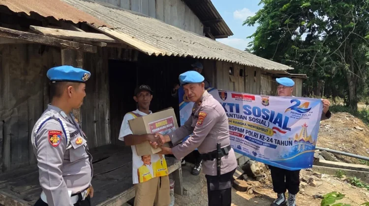 Propam Mesuji Bagikan Sembako di HUT Ke-24