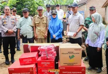 Bupati Pesawaran Tinjau Korban Puting Beliung Tegineneng Pascabencana