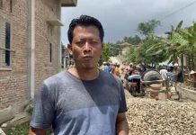 Warga Tambah Mulyo Bergerak Perbaiki Jalan Rusak