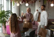 THR Datang Setahun Sekali, Hindari Impulsif Belanja Baju Lebaran