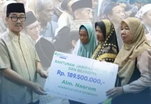 Bupati Lampung Utara Salurkan Bantuan Saat Safari Ramadhan